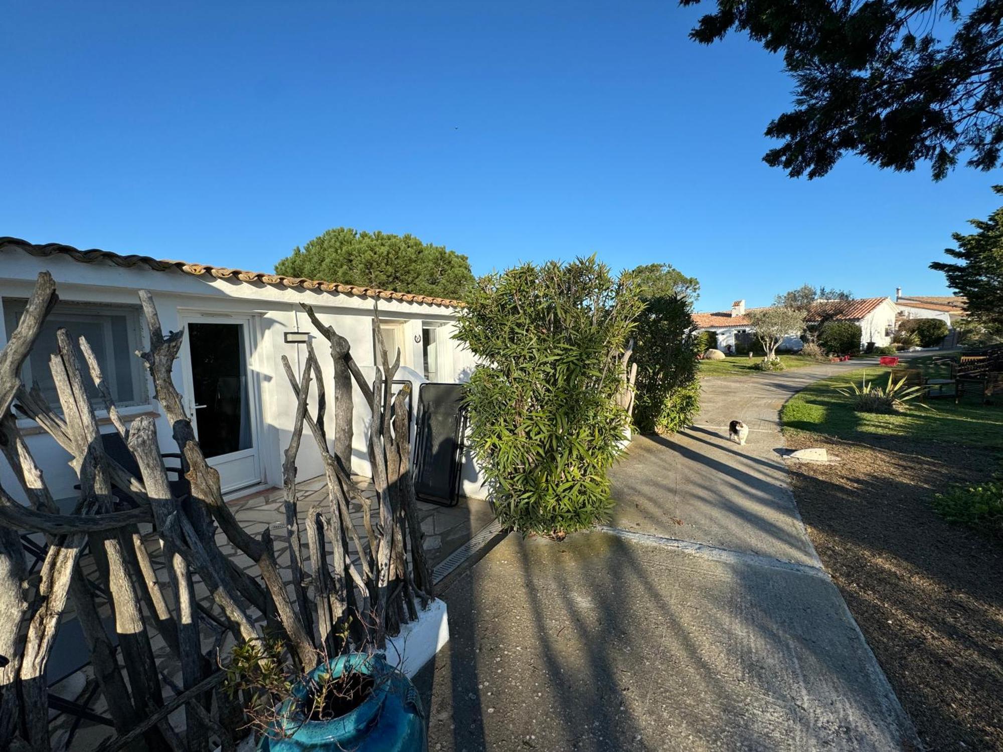 Mas Des Salicornes Hotel Saintes-Maries-de-la-Mer Exterior photo
