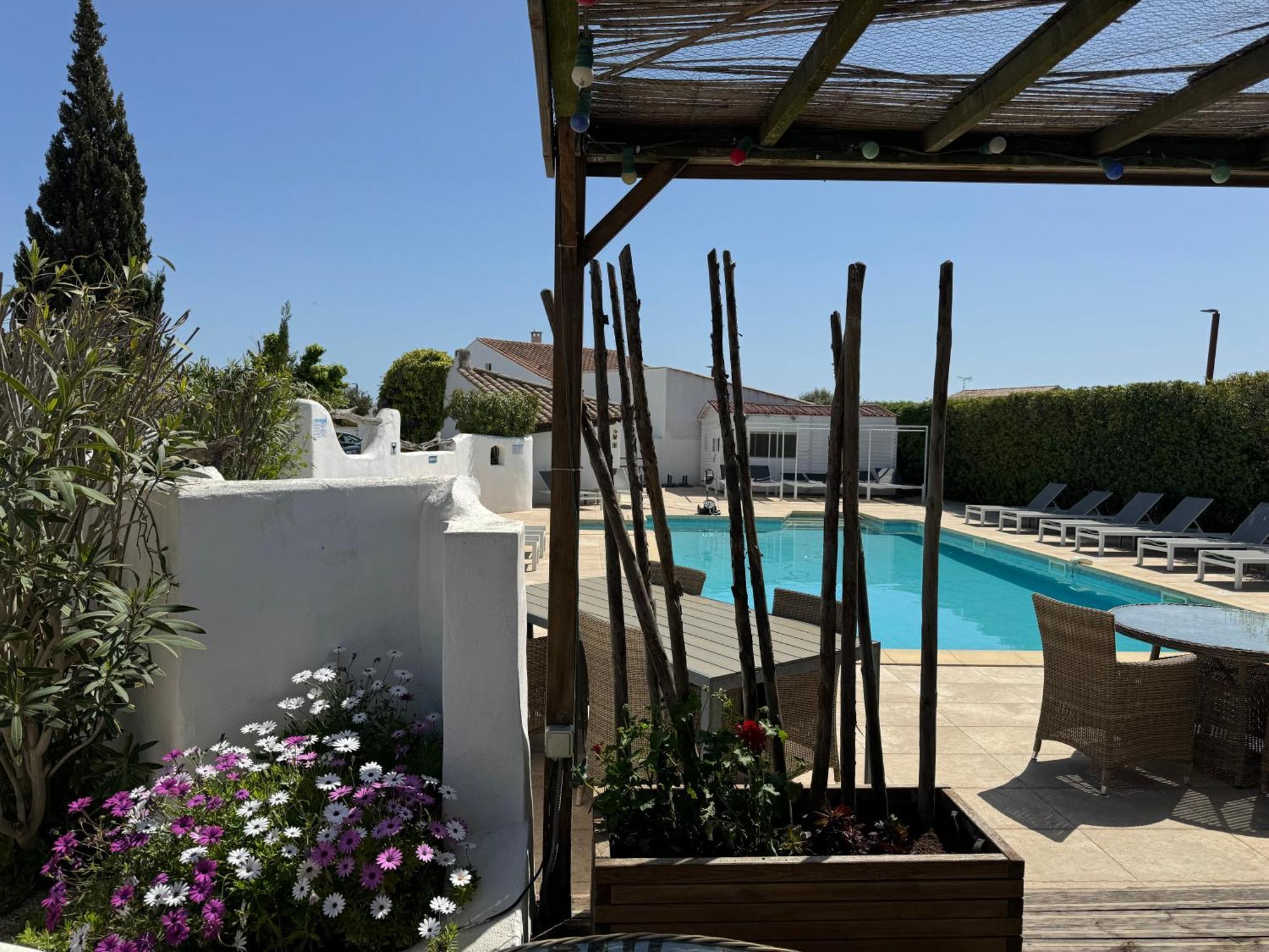 Mas Des Salicornes Hotel Saintes-Maries-de-la-Mer Exterior photo
