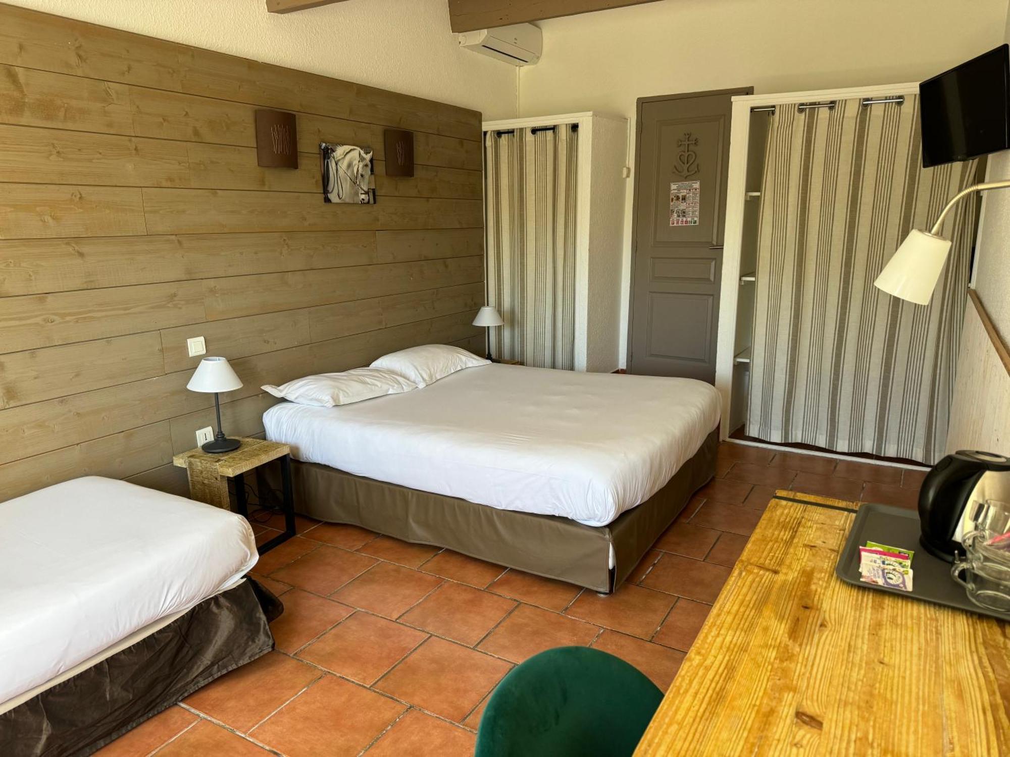 Mas Des Salicornes Hotel Saintes-Maries-de-la-Mer Exterior photo