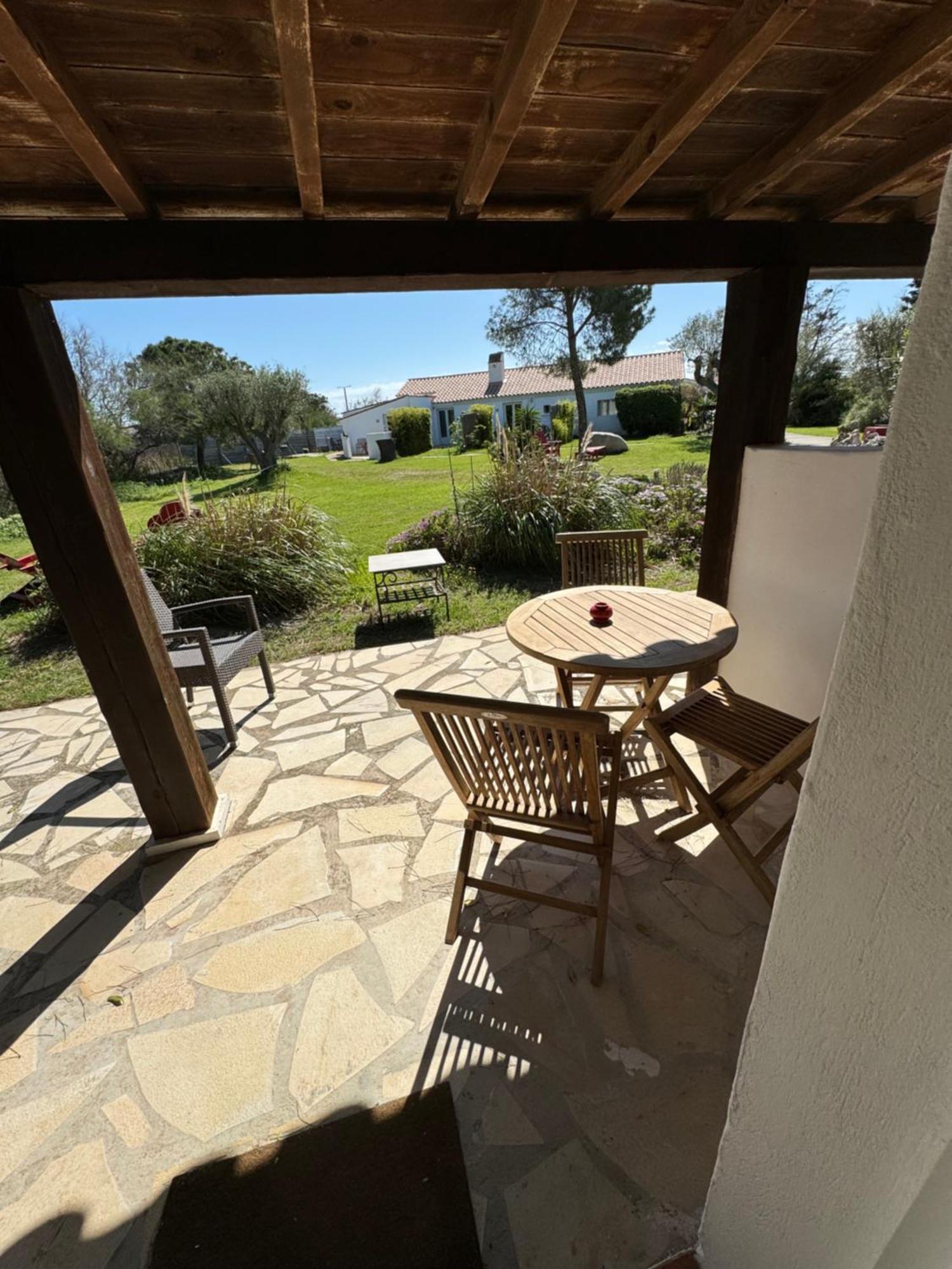 Mas Des Salicornes Hotel Saintes-Maries-de-la-Mer Exterior photo